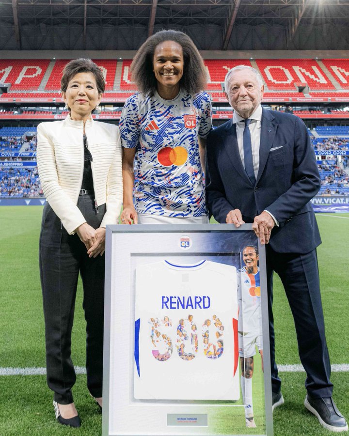 Wendie Renard honorée avant la finale des Play-off d’Arkema Première Ligue