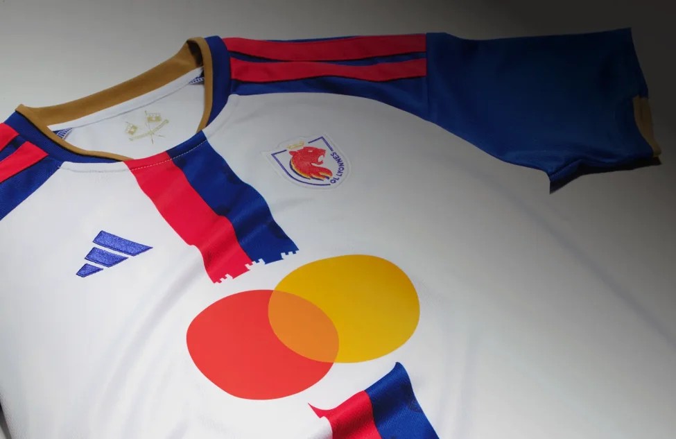 L’OL Lyonnes dévoile sa tunique 2026-2027 : Un maillot qui unit tradition et modernité