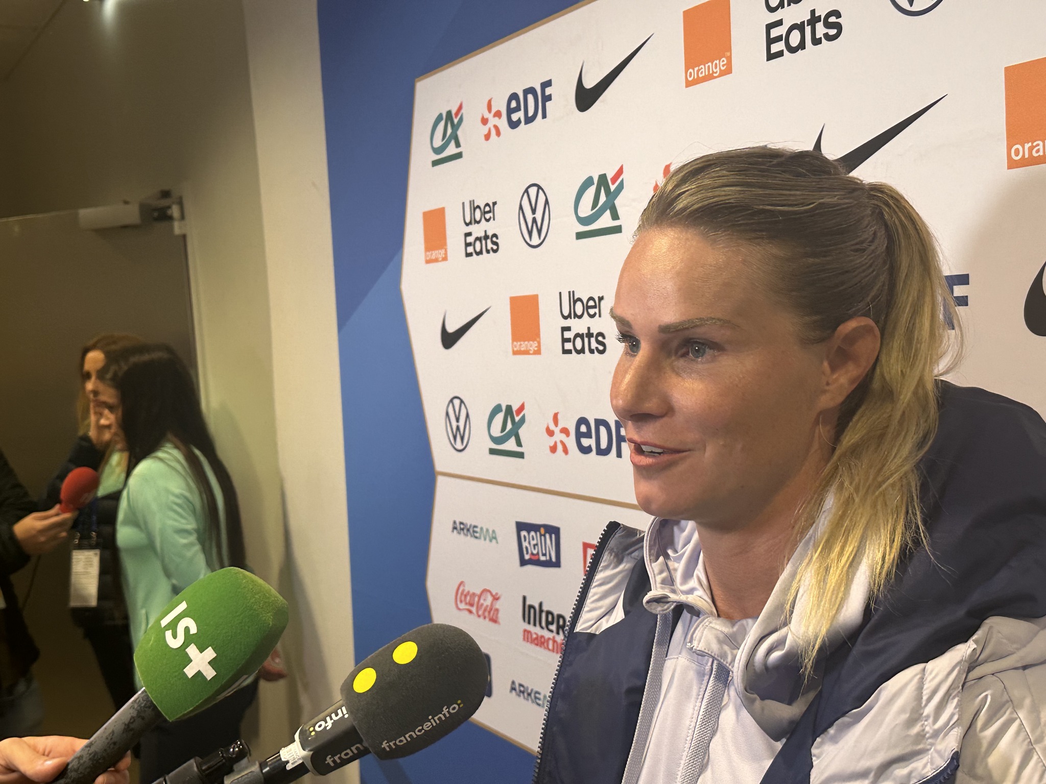 Amandine Henry (Bleues) : « Il a fallu quelques minutes pour que je me rende compte que j'étais bien sur le terrain »