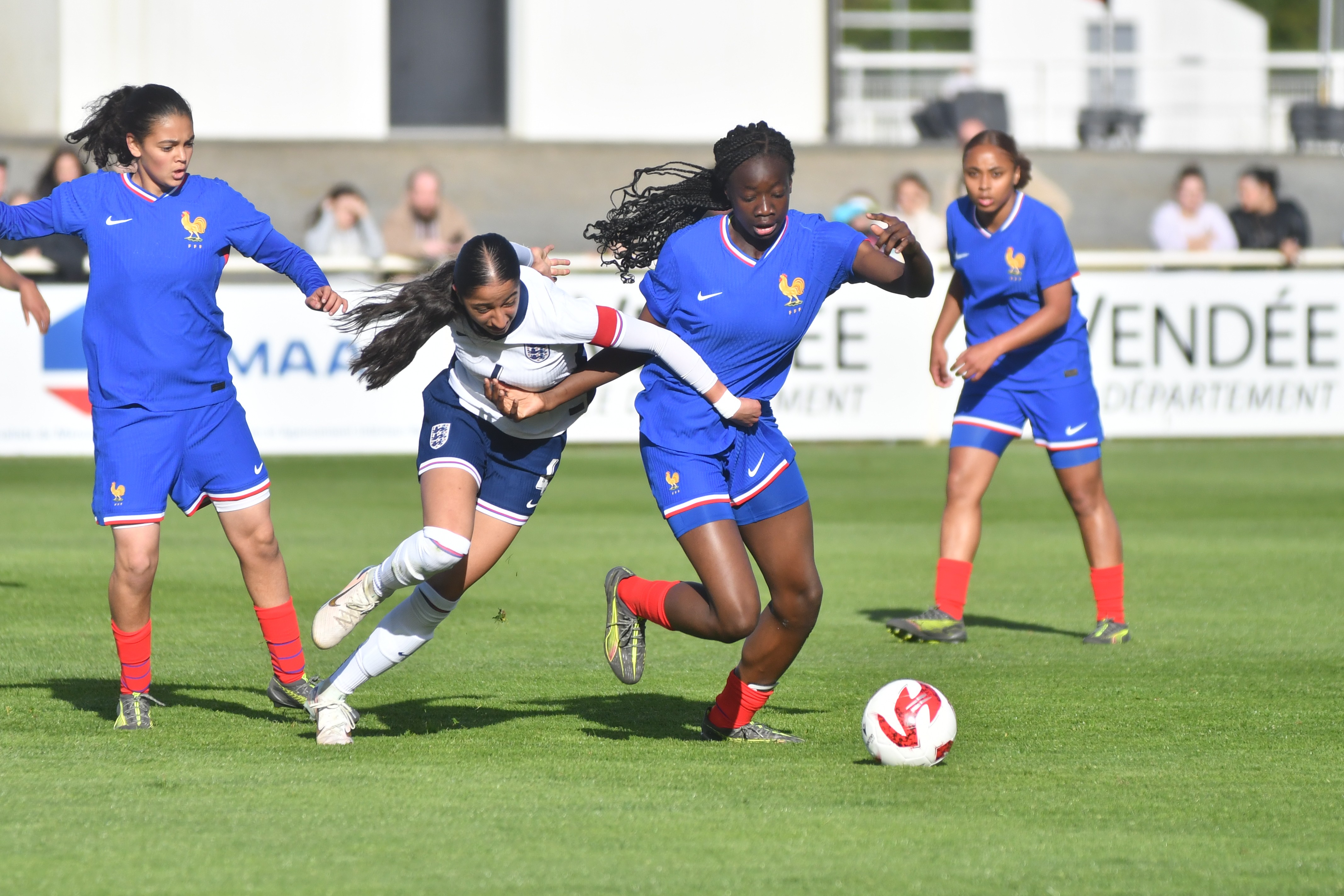 Tournoi international de Montaigu : les Bleuettes (U16) s'imposent et filent vers la finale !