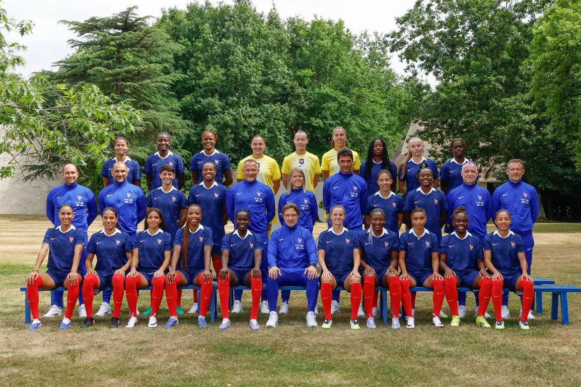 Équipe de France Féminine : la photo officielle des Bleues pour l'Euro 2025 dévoilée