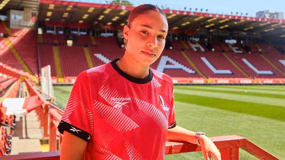 Lorena Azzaro prend son envol à Charlton