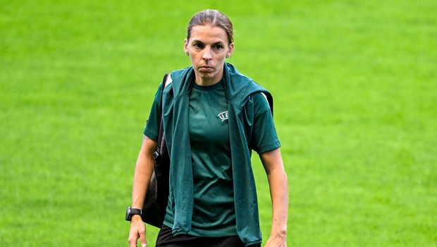 Stéphanie Frappart prend les commandes de l’arbitrage à l’UEFA