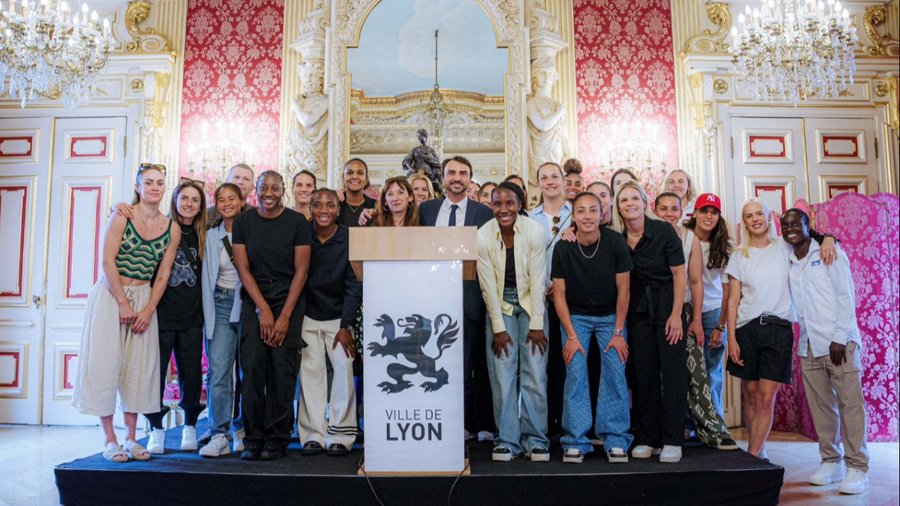 L’OL Féminin célèbre son 18ᵉ titre de championnes de France à l’Hôtel de Ville de Lyon